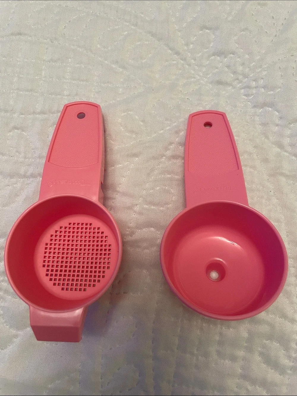 New Set of 2 Tupperware PINK Mini Tea Strainers & Funnel